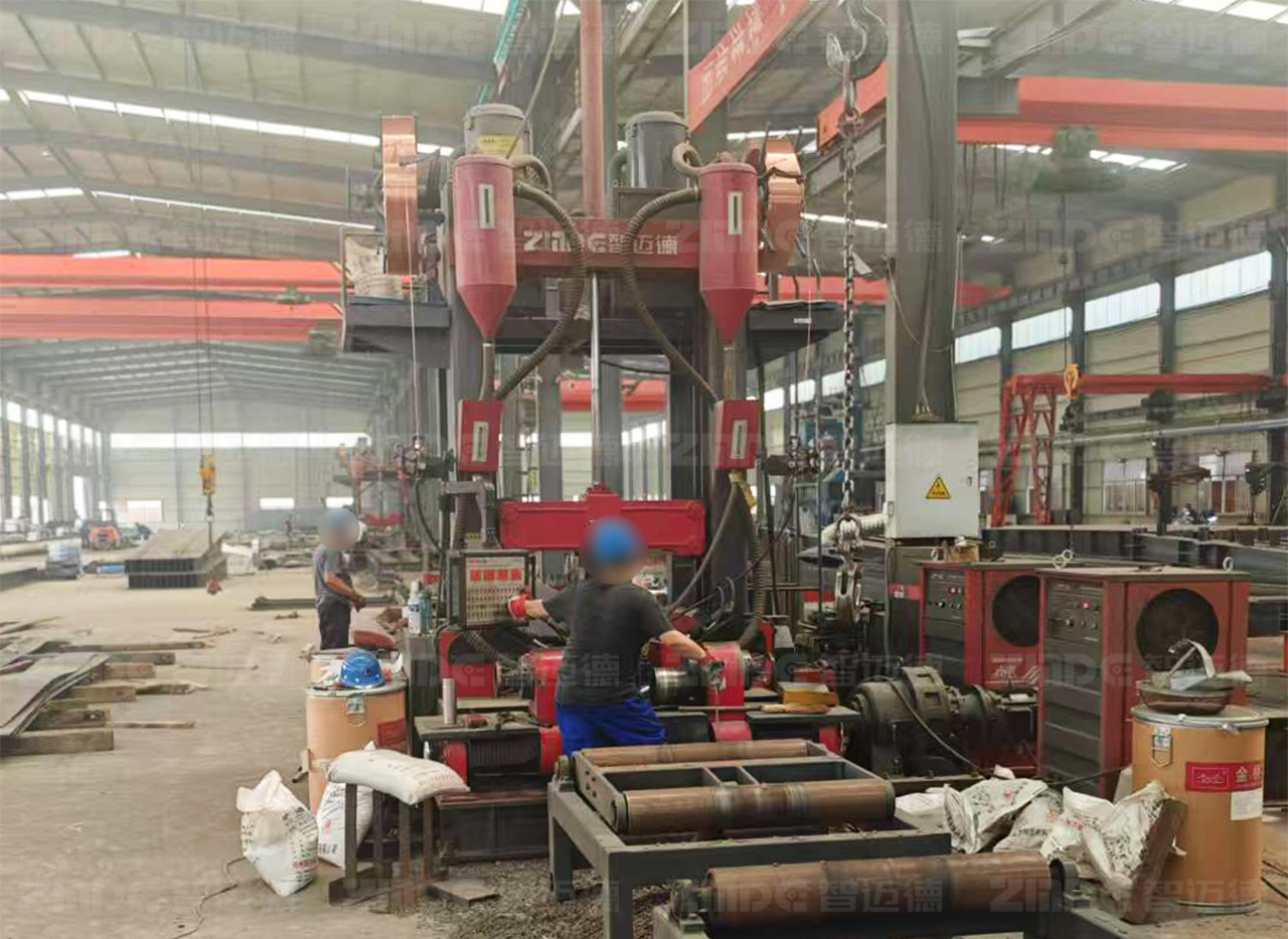 告別繁瑣工序，這家鋼構(gòu)廠的“智”造升級(jí)從一臺(tái)設(shè)備開(kāi)始